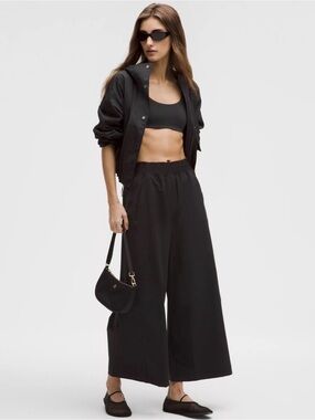 Stretch Woven Ruffle-Waist High-Rise wide leg cropped pant